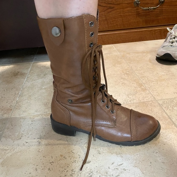 Lace up brown boots - Picture 5 of 8